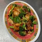 Best Triple Delight with Garlic Sauce in Lawrenceville, GA